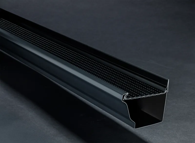 Seamless aluminum gutter formed on site